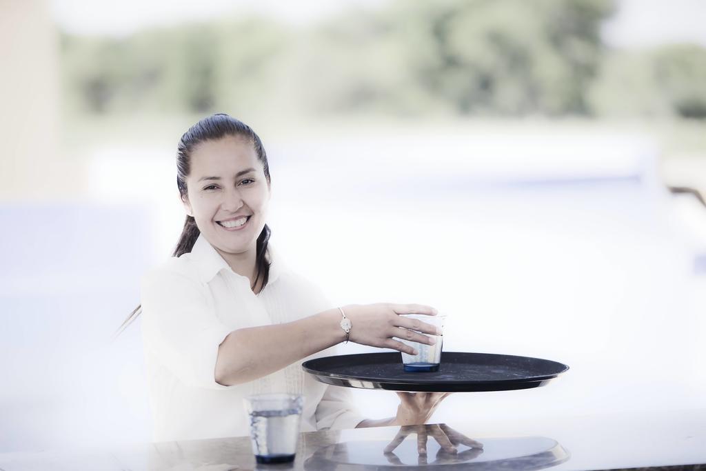 Grace Cafayate Hotel Exterior photo A waitress at work