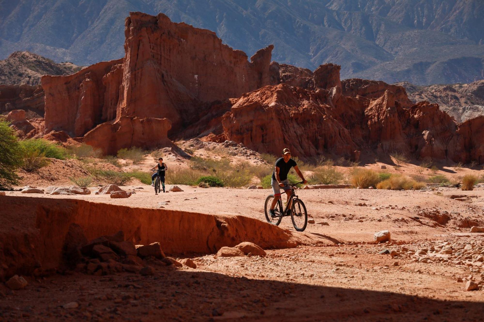 Grace Cafayate Hotel Exterior photo Biking at the Grand Canyon